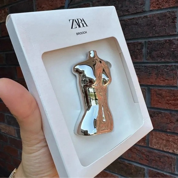 ZARA BUST SILVER BROOCH - Picture 9 of 10